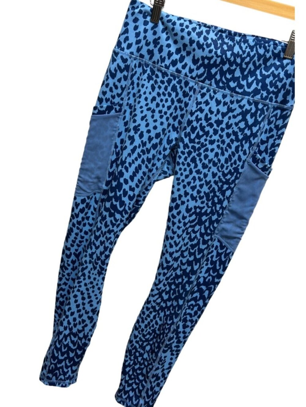 Fabletics Two-Tone Blue Leopard Pocket Leggings